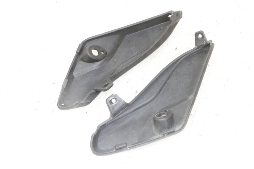 photo de JONCTION CARENAGE AVANT SUP PIAGGIO IE MP3 YOURBAN 300 (2011 - 2016)