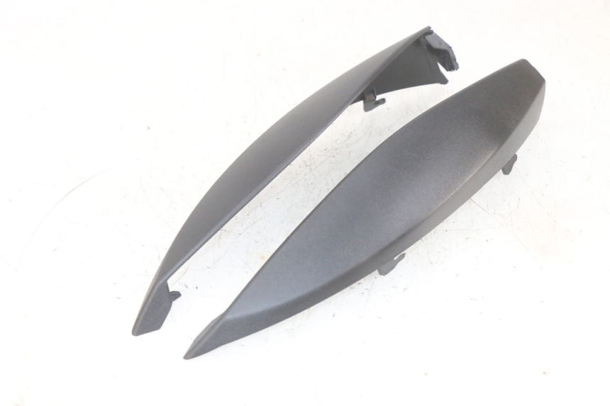 photo de JONCTION CARENAGE AVANT SUP PIAGGIO MP3 HPE 300 (2019 - 2026) - Détail de la pièce