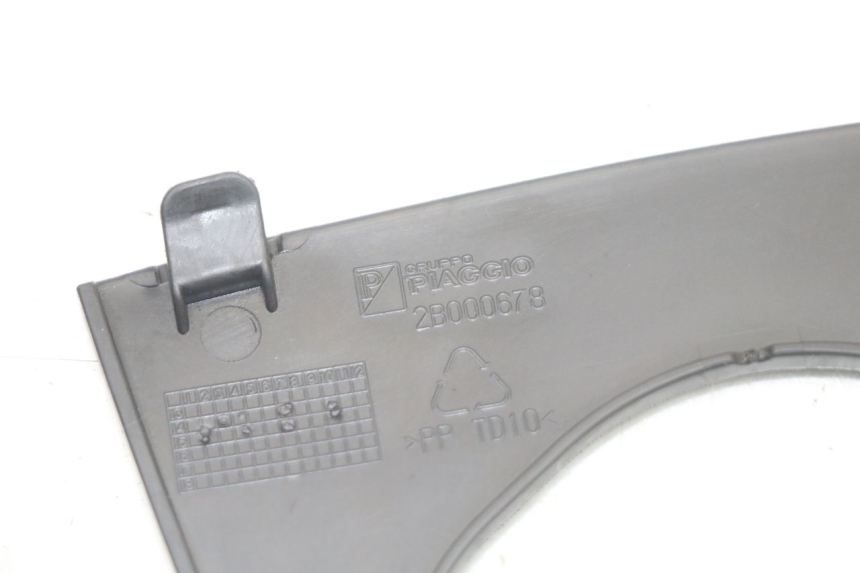 photo de JONCTION CARENAGE AVANT SUP PIAGGIO MP3 500 (2014 - 2016)