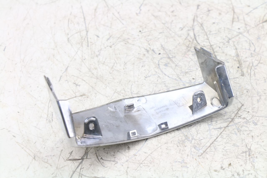 photo de JONCTION CARENAGE AVANT SUP PEUGEOT VIVACITY 125 (2010 - 2017)