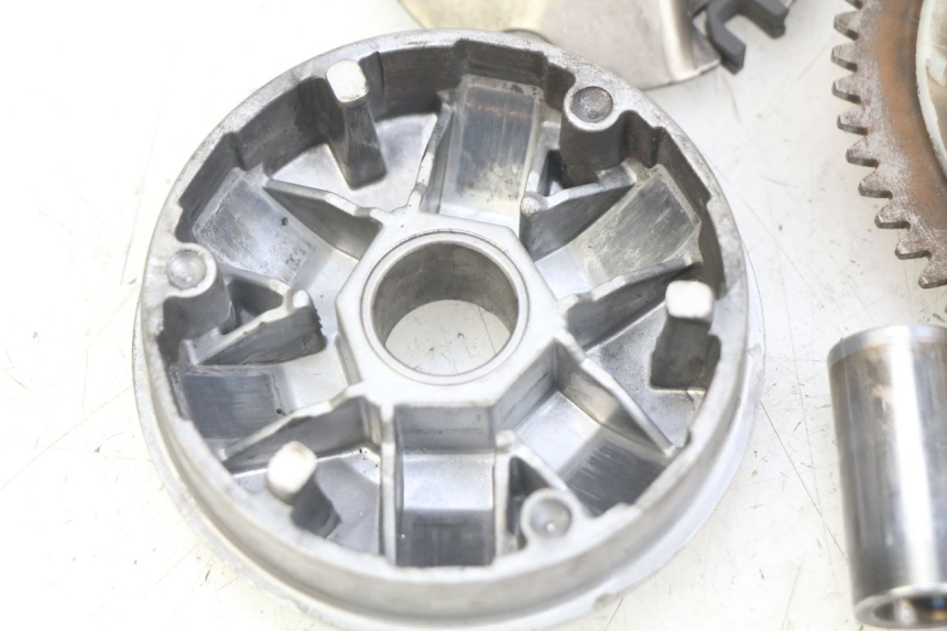 photo de KIT EMBRAYAGE VARIATEUR UNIVERSAL BIKE RETRO 50 (2019 - 2023)