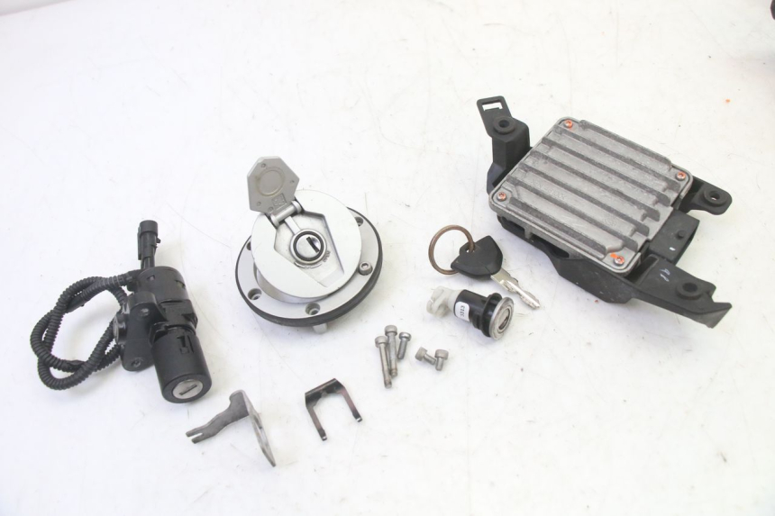 photo de KIT SERRURE CLE CDI NEIMAN BMW G310 R 310 (2016 - 2020)