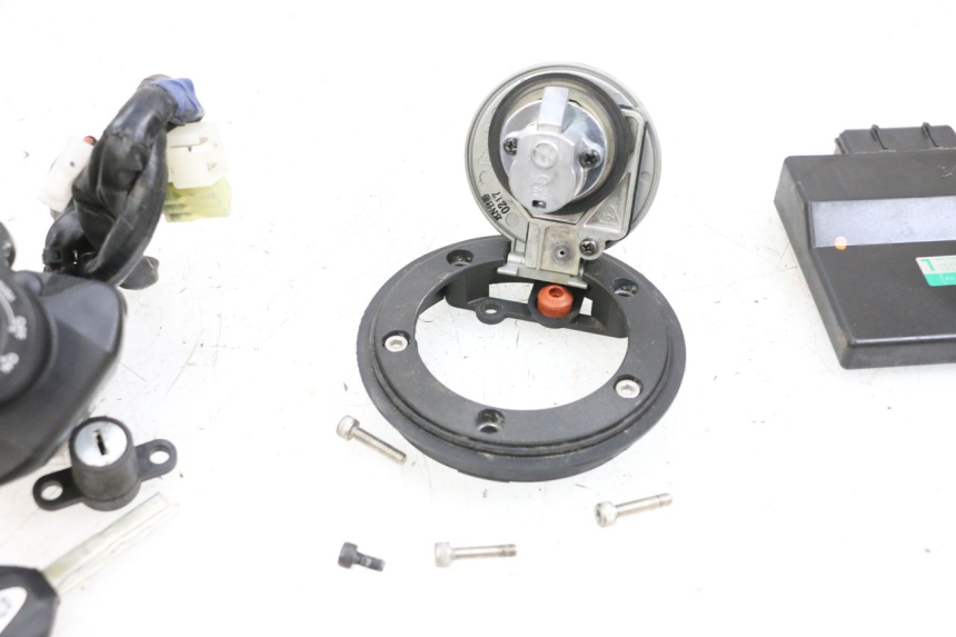 photo de KIT SERRURE CLE CDI NEIMAN YAMAHA MT-07 MT07 ABS 700 (2018 - 2020) - Angle alternatif