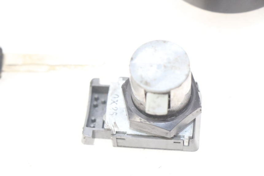 photo de KIT SERRURE CLE CDI NEIMAN YAMAHA X-MAX XMAX 125 (2010 - 2014)