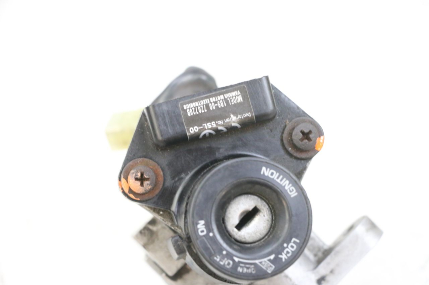 photo de KIT SERRURE CLE CDI NEIMAN YAMAHA XMAX X-MAX 125 (2006 - 2009) - Vue rapprochée