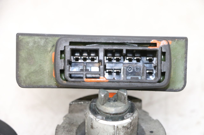 photo de KIT SERRURE CLE CDI NEIMAN PIAGGIO X8 125 (2004 - 2007) - Autre angle de vue