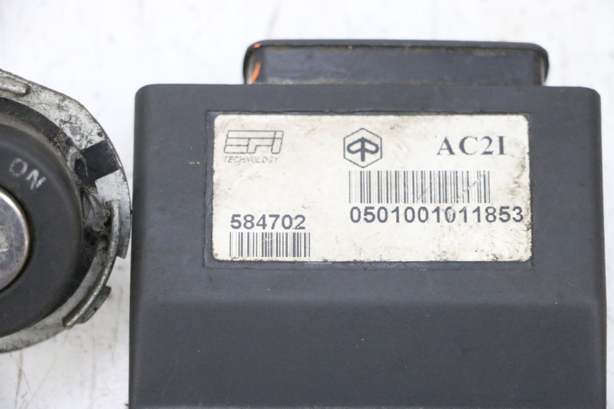 photo de KIT SERRURE CLE CDI NEIMAN PIAGGIO X8 125 (2004 - 2007) - Points de fixation