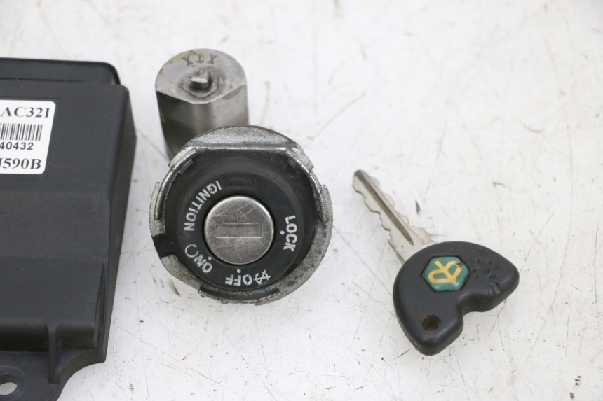 photo de KIT SERRURE CLE CDI NEIMAN PIAGGIO XEVO - X EVO 125 (2007 - 2016) - Points de fixation