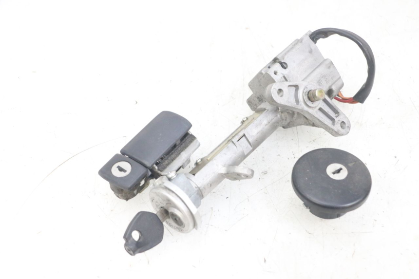 photo de KIT SERRURE CLE NEIMAN SUZUKI BURGMAN 125 (2007 - 2014) - Détail de la pièce