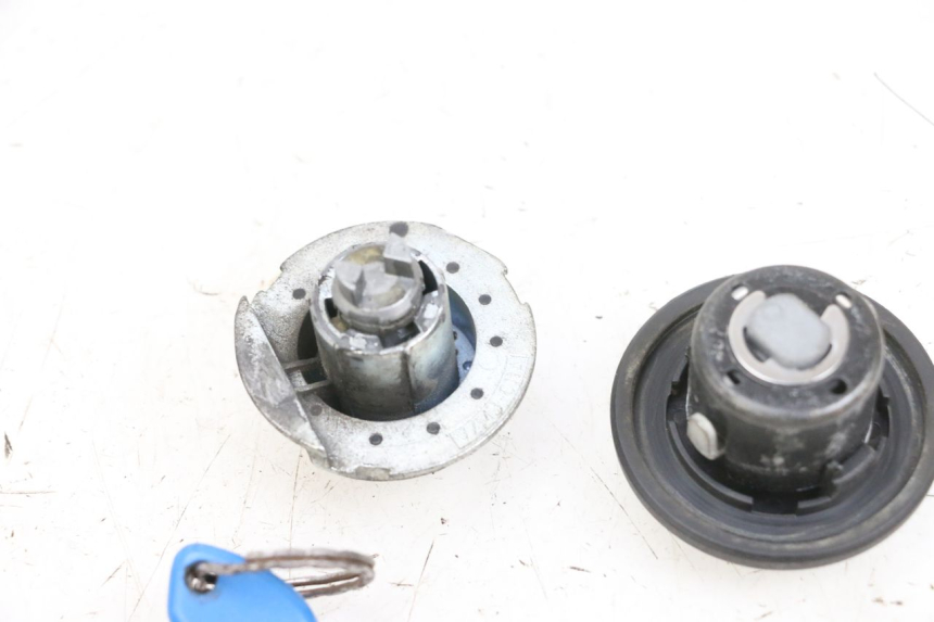 photo de KIT SERRURE CLE NEIMAN PIAGGIO FLY 4T 50 (2013 - 2017) - Autre angle de vue