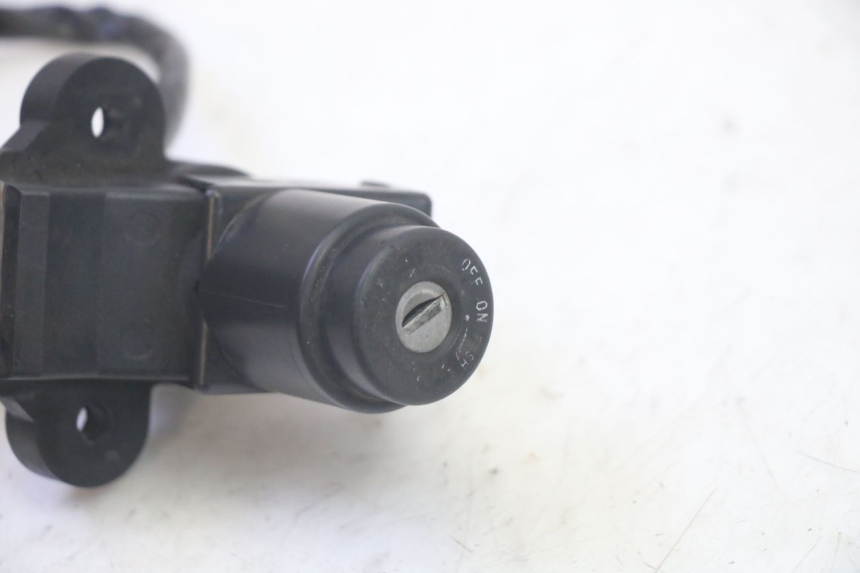 photo de KIT SERRURE CLE NEIMAN KAWASAKI GPZ RX 1000 (1986 - 1988) - Zoom état d’usage