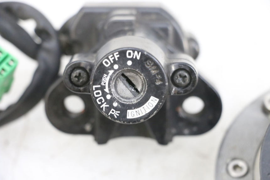 photo de KIT SERRURE CLE NEIMAN SUZUKI GSF N BANDIT 600 (1996 - 1999) - Vue produit