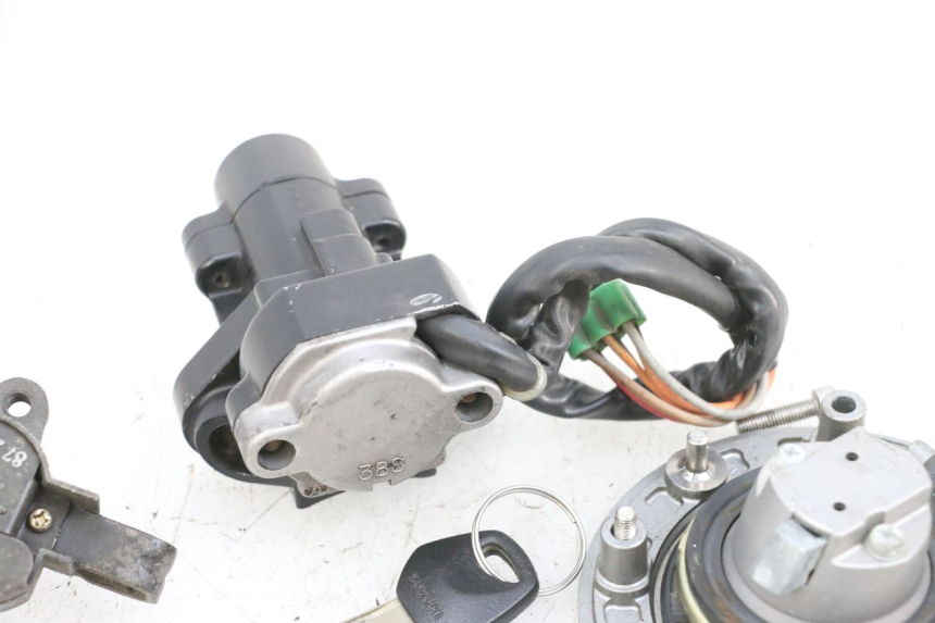 photo de KIT SERRURE CLE NEIMAN SUZUKI GSF N BANDIT 600 (1996 - 1999) - Zoom état d’usage