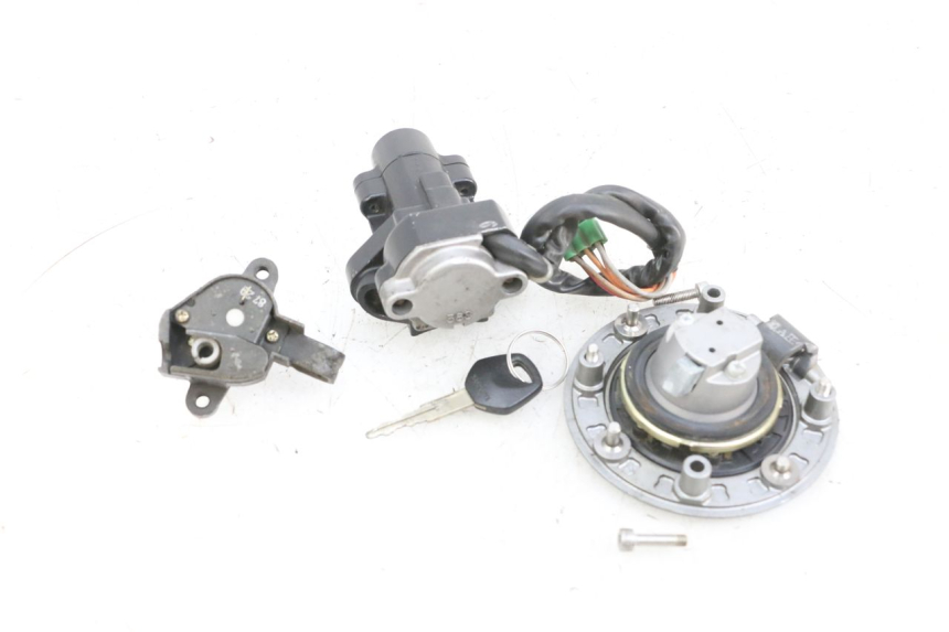 photo de KIT SERRURE CLE NEIMAN SUZUKI GSF N BANDIT 600 (1996 - 1999) - Gros plan technique