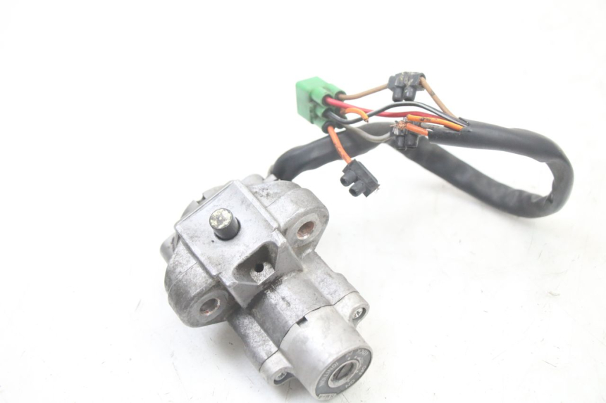 photo de KIT SERRURE CLE NEIMAN SUZUKI GSF S BANDIT 600 (2000 - 2004) - Gros plan technique