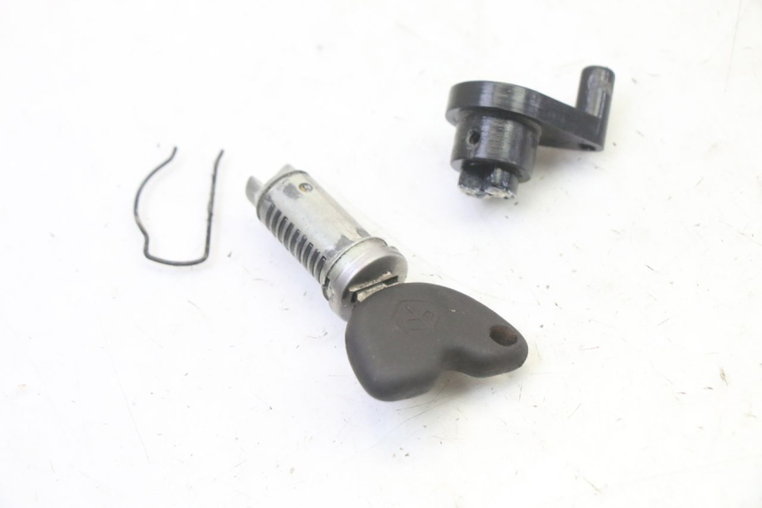 photo de KIT SERRURE CLE NEIMAN PIAGGIO LIBERTY 4T 50 (2009 - 2015)