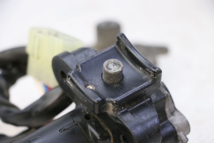 photo de KIT SERRURE CLE NEIMAN TRIUMPH SPRINT 900 (1995 - 1998)