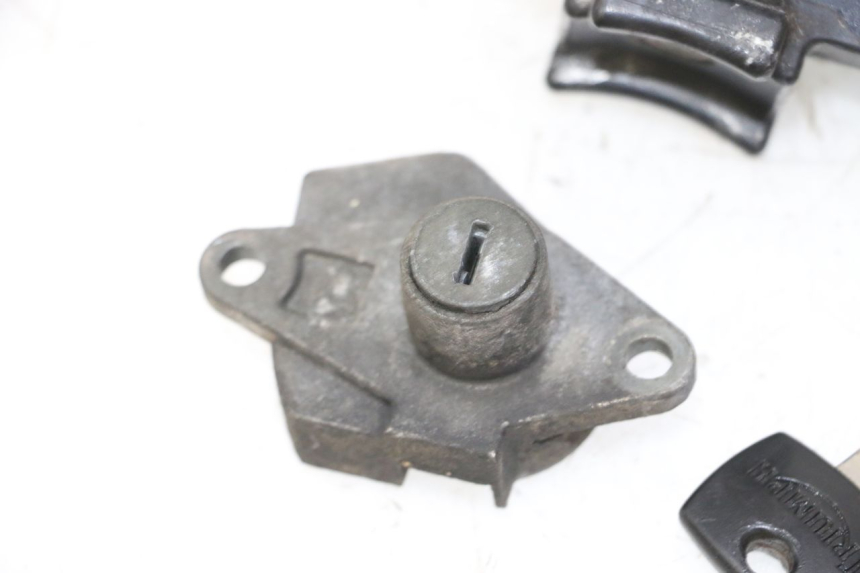 photo de KIT SERRURE CLE NEIMAN TRIUMPH SPRINT 900 (1995 - 1998)