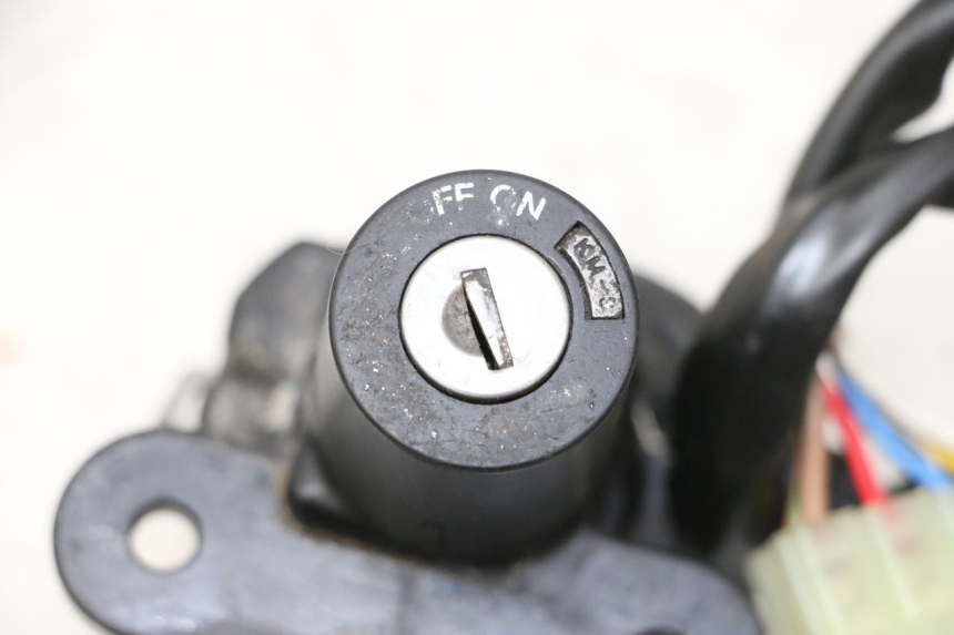 photo de KIT SERRURE CLE NEIMAN TRIUMPH SPRINT 900 (1995 - 1998)