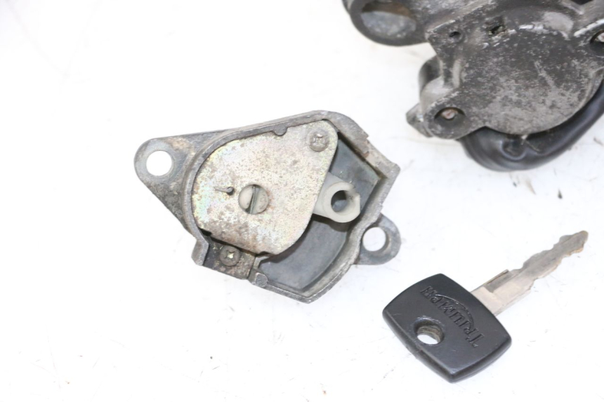 photo de KIT SERRURE CLE NEIMAN TRIUMPH SPRINT 900 (1995 - 1998)