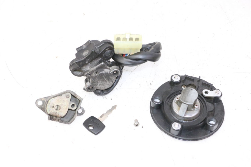 photo de KIT SERRURE CLE NEIMAN TRIUMPH SPRINT 900 (1995 - 1998)