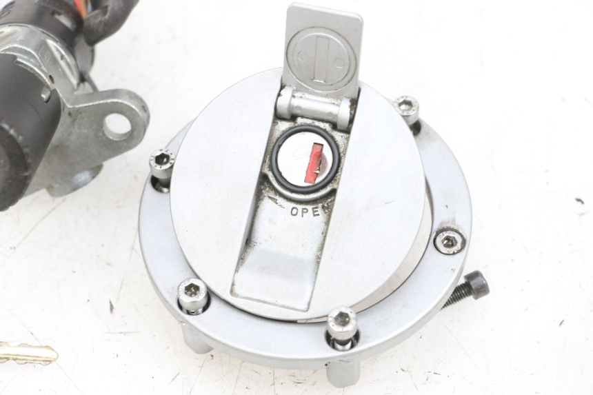 photo de KIT SERRURE CLE NEIMAN YAMAHA TZR 50 (2008 - 2016) - État de surface