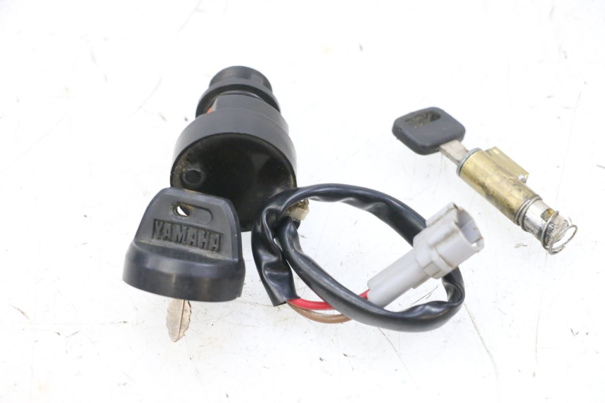 photo de KIT SERRURE CLE NEIMAN YAMAHA YFM R RAPTOR 250 (2008 - 2014) - Gros plan technique