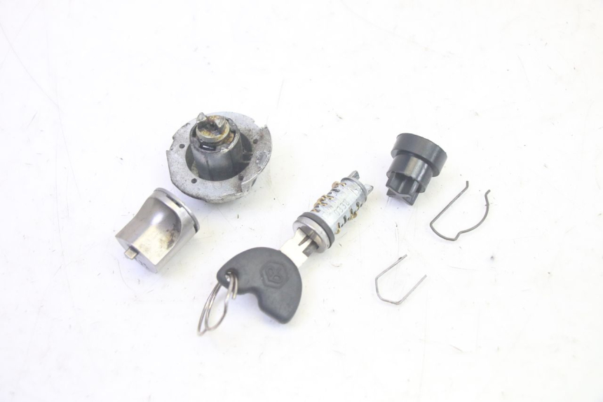 photo de KIT SERRURE CLE NEIMAN PIAGGIO ZIP 4T 50 (2018 - 2020) - Détail de la pièce