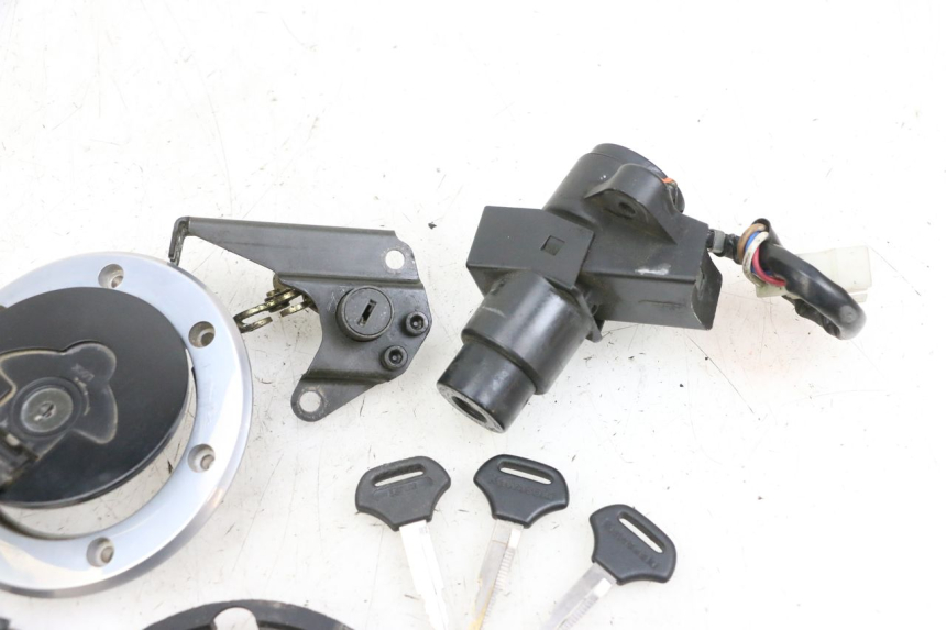 photo de KIT SERRURE CLE NEIMAN KAWASAKI ZR 7 750 (1999 - 2001) - Zoom état d’usage