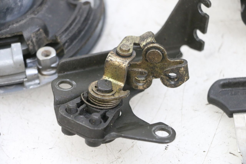 photo de KIT SERRURE CLE NEIMAN KAWASAKI ZR 7 750 (1999 - 2001) - Marquages et références