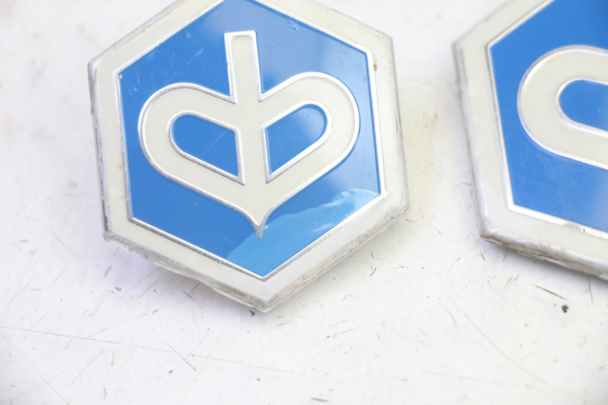 photo de LOGO MARQUE PIAGGIO MP3 RL 250 (2007 - 2010) - Zoom état d’usage