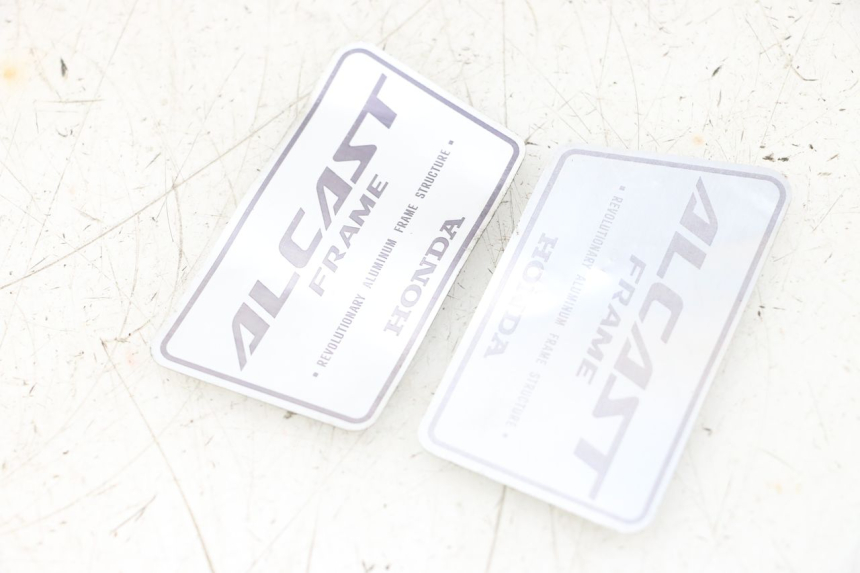 photo de LOGO MARQUE HONDA NSR R 125 (1994 - 2003) - Zoom état d’usage