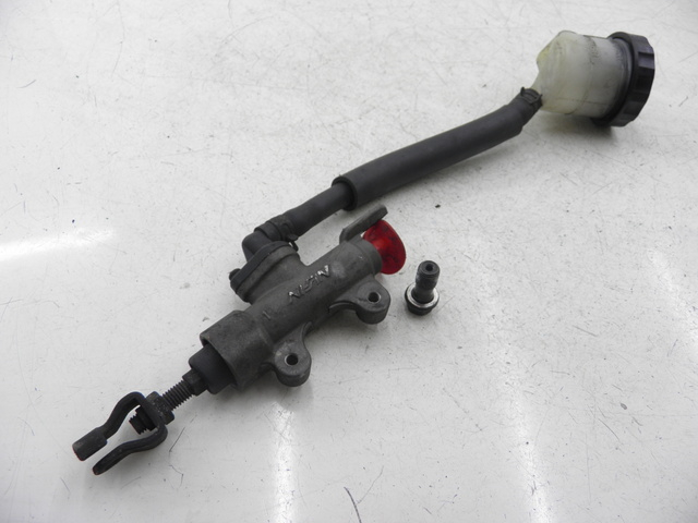 photo de MAITRE CYLINDRE ARRIERE HONDA NTV DEAUVILLE 650 (2001 - 2006)