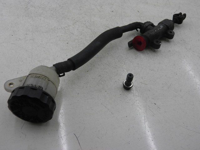 photo de MAITRE CYLINDRE ARRIERE HONDA NTV DEAUVILLE 650 (2001 - 2006)