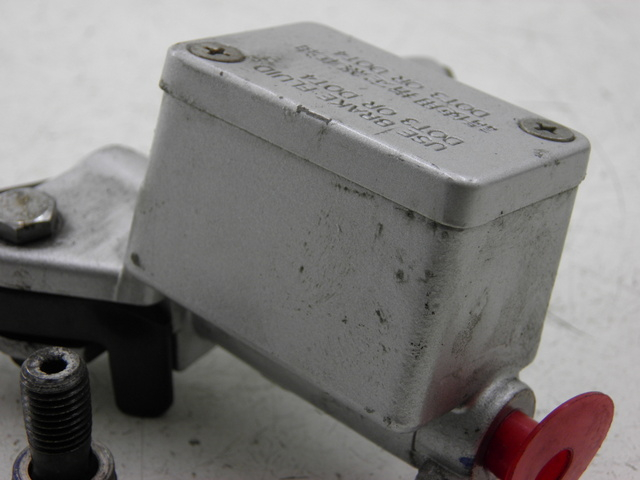 photo de MAITRE CYLINDRE AVANT KYMCO AGILITY CITY 4T 50 (2008 - 2016) - Autre angle de vue