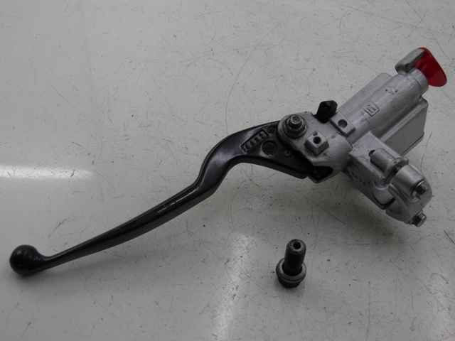 photo de MAITRE CYLINDRE AVANT KYMCO AGILITY CITY 4T 50 (2008 - 2016) - Gros plan technique