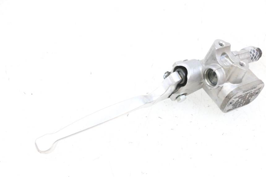 photo de MAITRE CYLINDRE AVANT YAMAHA NEO'S CORE 1 (2022 - 2026) - Gros plan technique