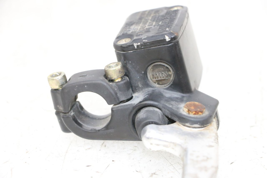 photo de MAITRE CYLINDRE AVANT YAMAHA NEO'S NEOS 2T 50 (1998 - 2007) - Gros plan technique