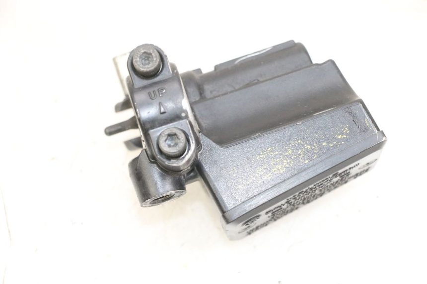 photo de MAITRE CYLINDRE AVANT YAMAHA TDM ABS 900 (2002 - 2014) - Détail de la pièce