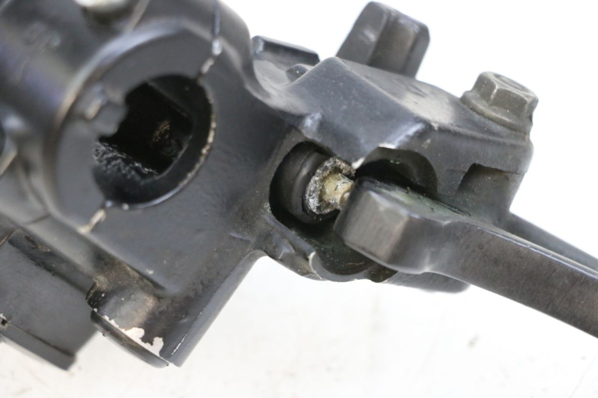 photo de MAITRE CYLINDRE EMBRAYAGE KAWASAKI GPZ RX 1000 (1986 - 1988) - Autre angle de vue