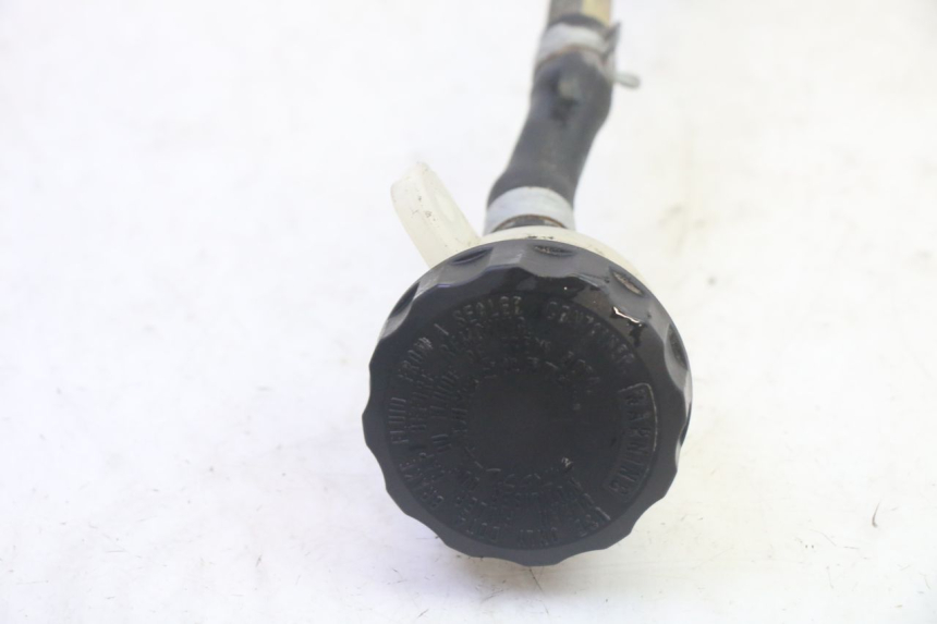 photo de MAITRE CYLINDRE ARRIERE KAWASAKI GPZ RX 1000 (1986 - 1988) - Gros plan technique