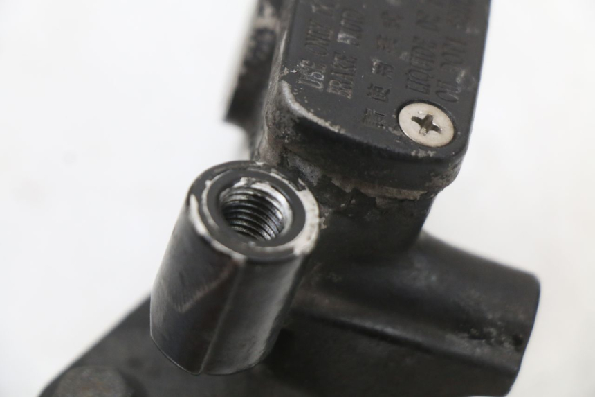 photo de Rear brake master cylinder SYM JOYRIDE EVO 125 (2009 - 2016) - Autre angle de vue