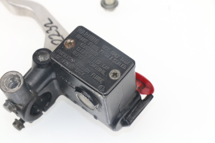 photo de MAITRE CYLINDRE FREIN ARRIERE SUZUKI BURGMAN 125 (2007 - 2014)