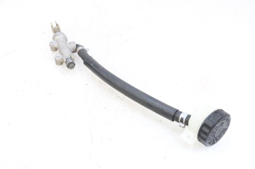 photo de MAITRE CYLINDRE ARRIERE KAWASAKI ZR 7 750 (1999 - 2001) - Gros plan technique