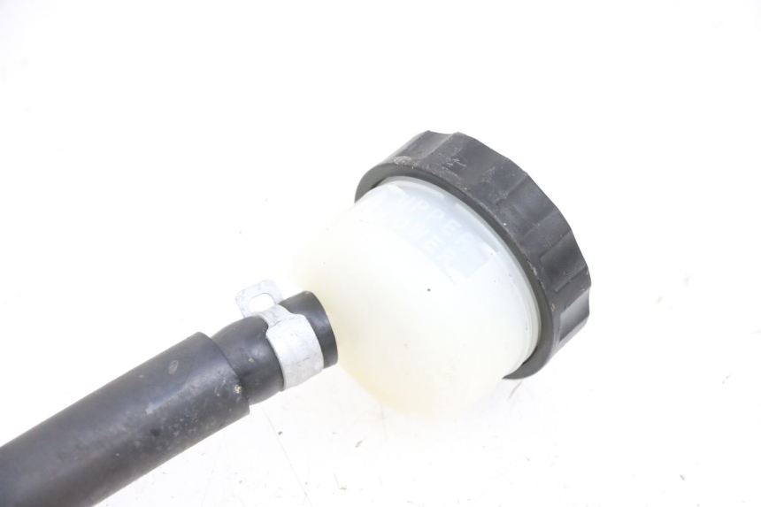 photo de MAITRE CYLINDRE ARRIERE KAWASAKI ZR 7 750 (1999 - 2001) - Points de fixation