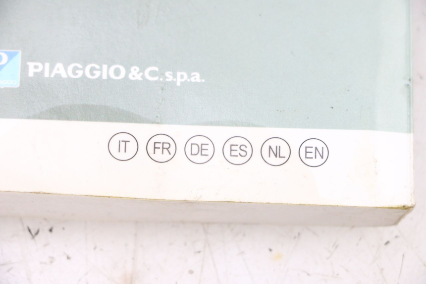 photo de MANUEL UTILISATEUR PIAGGIO VESPA GTS SUPER IE 125 (2009 - 2016) - Vue d’ensemble