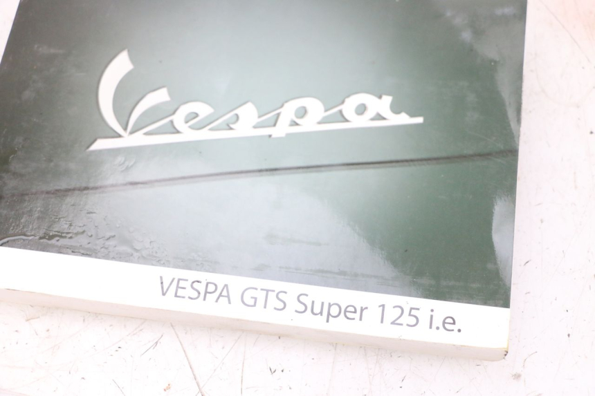 photo de MANUEL UTILISATEUR PIAGGIO VESPA GTS SUPER IE 125 (2009 - 2016) - État de surface