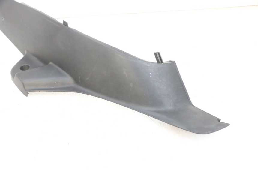 photo de MARCHE PIED DROIT PEUGEOT ELYSEO 125 (1999 - 2004) - Points de fixation