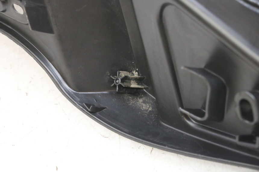 photo de MARCHE PIED DROIT PIAGGIO MP3 RL 250 (2007 - 2010) - Zoom état d’usage