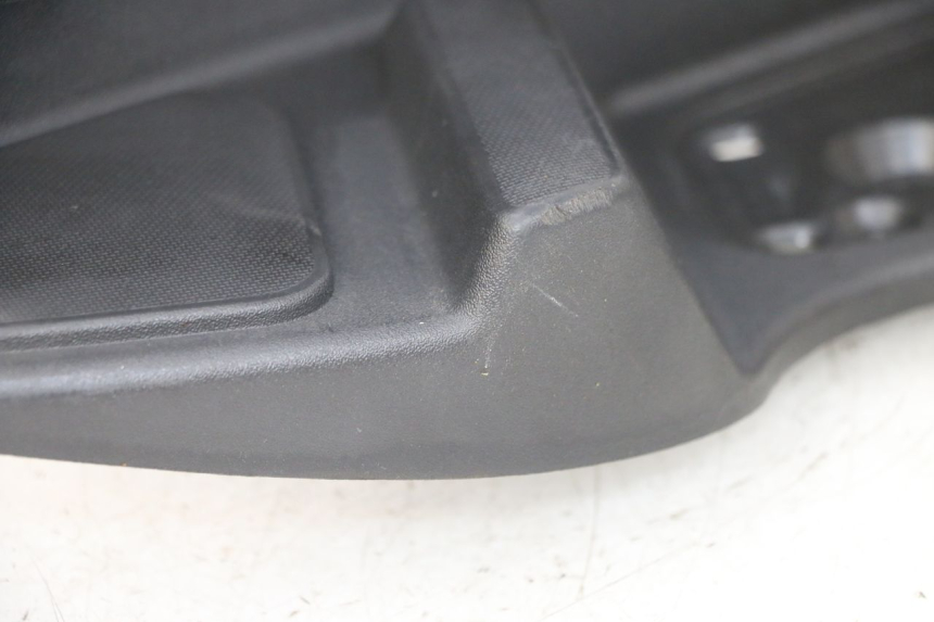 photo de MARCHE PIED DROIT PIAGGIO MP3 RL 250 (2007 - 2010) - État de surface